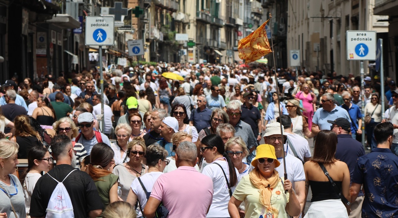 napoli da record tutto esaurito per il ponte del 2 giugno 684mila presenze da Ilmattino.it napoli da record tutto esaurito per il ponte del 2 giugno 684mila presenze