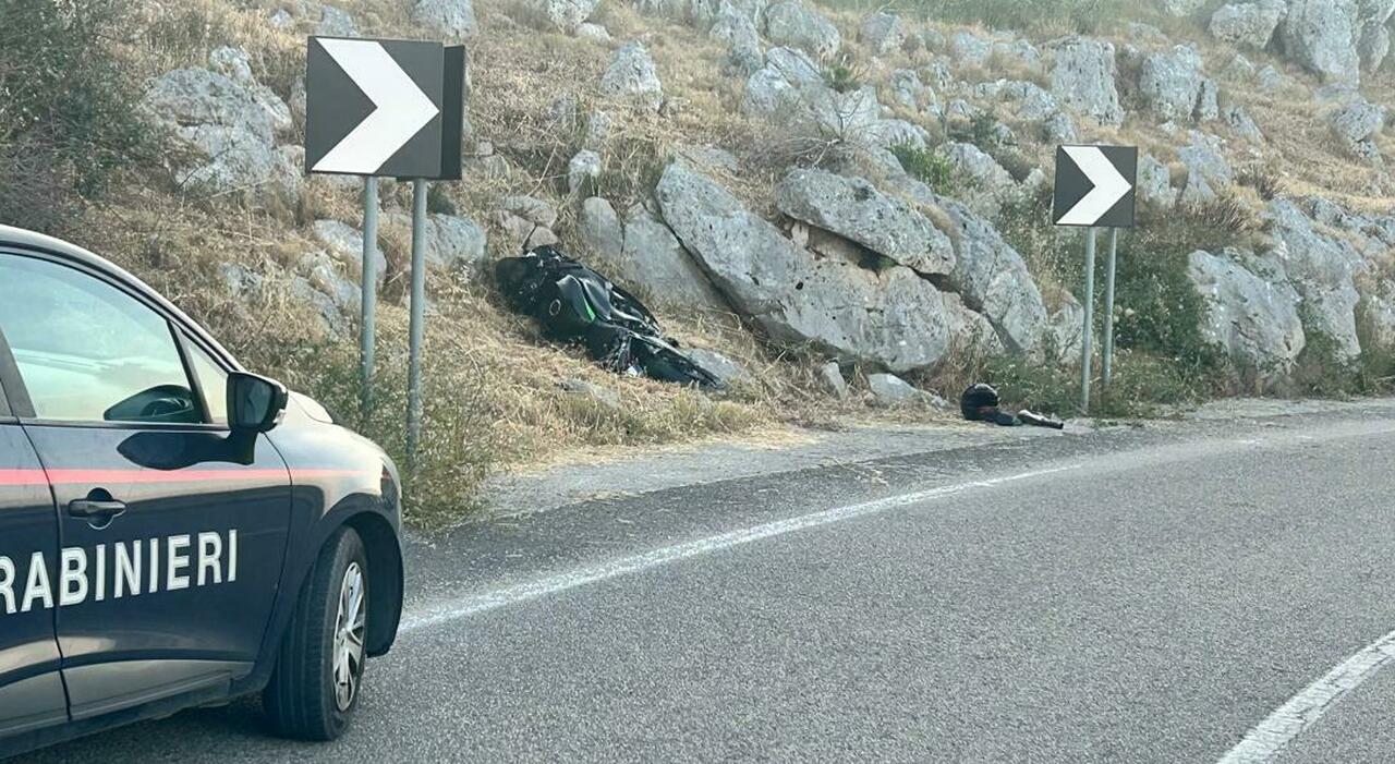 santa cesarea terme perde il controllo della moto e si schianta sulla roccia grave motociclista da Quotidianodipuglia.it santa cesarea terme perde il controllo della moto e si schianta sulla roccia grave motociclista
