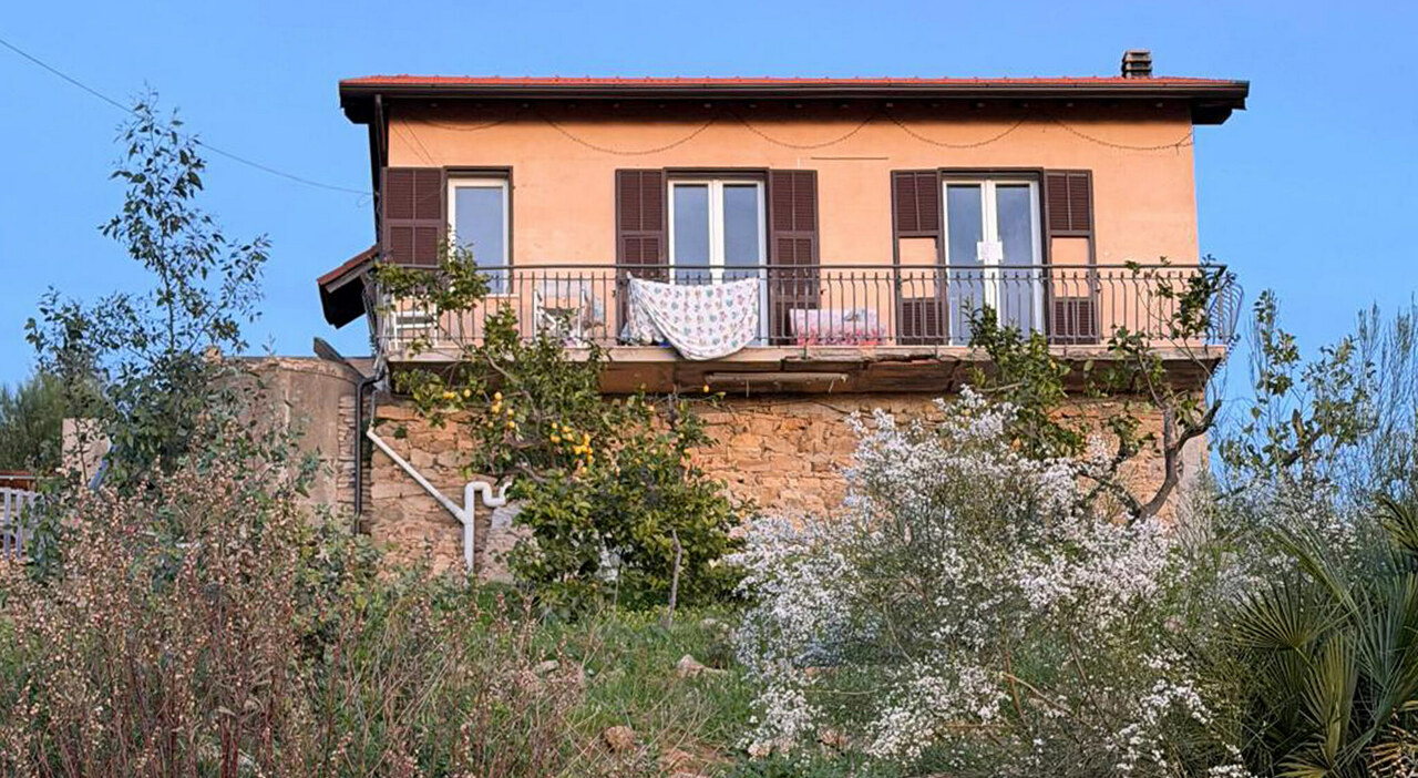 https://statics.cedscdn.it/photos/MED_HIGH/2026/06/02/9569510_02210327_beatrice_casa_bimba_morta_turista_francese_scappa_incidente_auto_bordighera.jpg