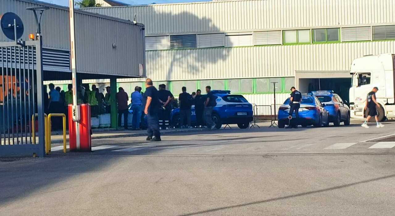 napoli investito da camion in manovra morto operaio di 63 anni da Ilmattino.it napoli investito da camion in manovra morto operaio di 63 anni