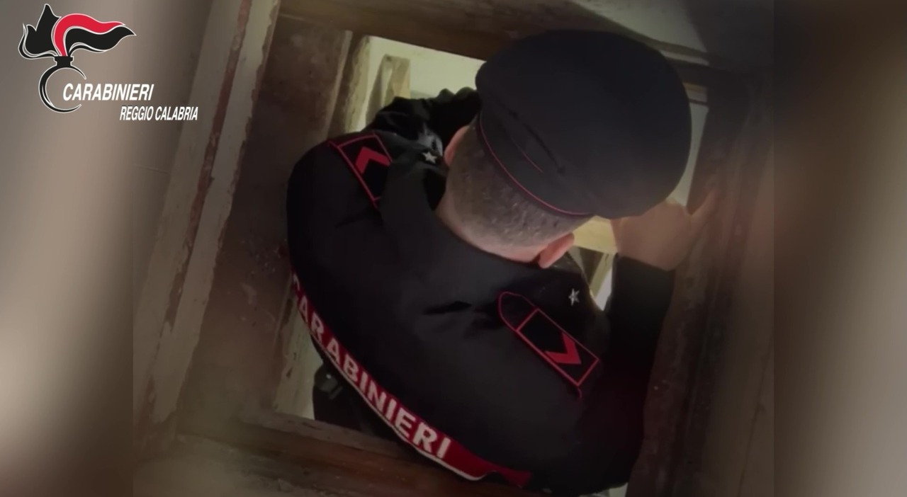 https://statics.cedscdn.it/photos/MED_HIGH/2026/06/04/9572817_04082238_bunker_calabria_tunnel_botola_boss_chi_era.jpg