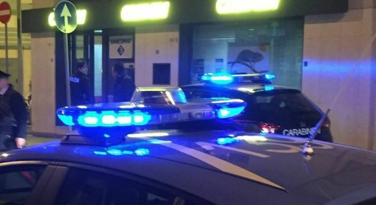 ennesimo assalto bancomat sotto tiro in puglia esplosione e chiodi a quattro punte per la fuga