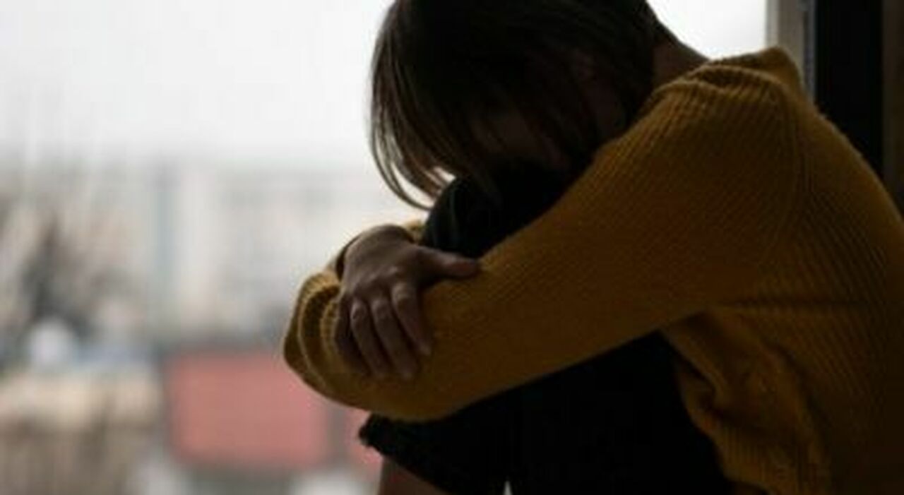 https://statics.cedscdn.it/photos/MED_HIGH/2026/06/04/9573033_04120911_adesca_minore_online_violenza_sessuale_latina_abusi.jpg