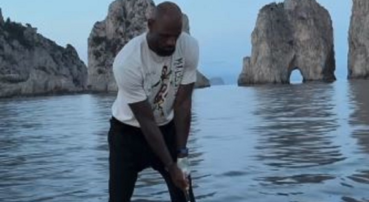 capri lebron james si allena a golf tra i faraglioni le palline finite in mare esposto per inquinamento da Ilmattino.it capri lebron james si allena a golf tra i faraglioni le palline finite in mare esposto per inquinamento