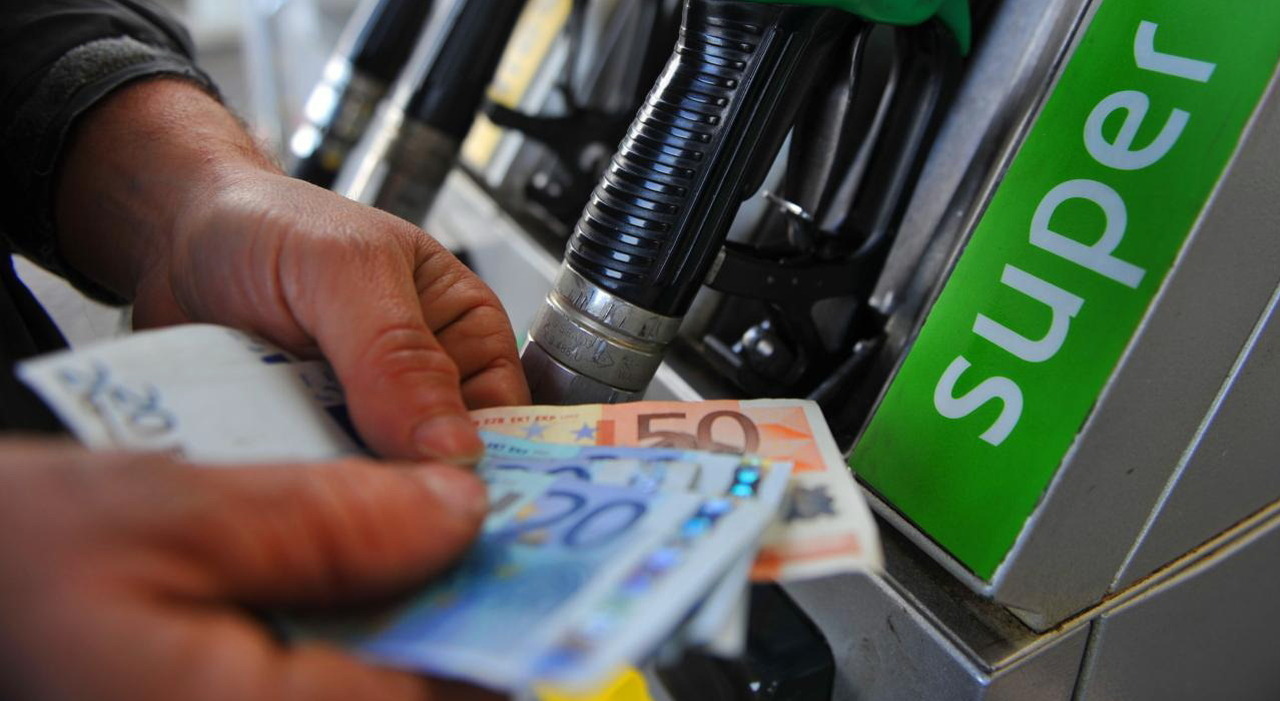 https://statics.cedscdn.it/photos/MED_HIGH/2026/06/06/9575872_06085923_accise_carburanti_proroga_salvini_banche.jpg
