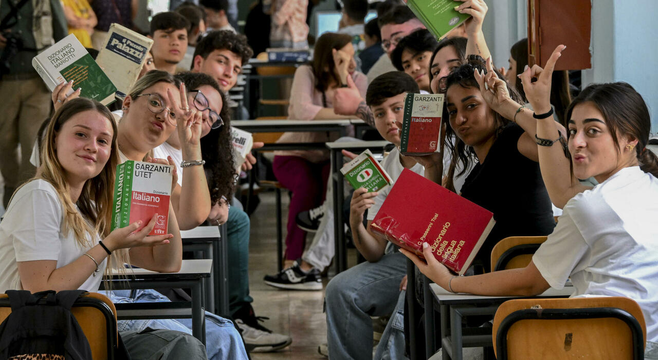 https://statics.cedscdn.it/photos/MED_HIGH/2026/06/07/9578899_07160620_maturita_2026_nuove_regole_esame_prove_orale_crediti_cosa_cambia.jpg