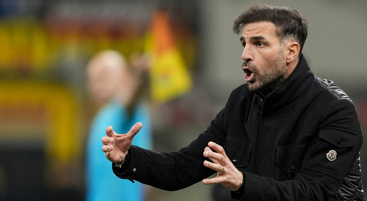 https://statics.cedscdn.it/photos/MED_HIGH/2026/06/08/9580676_08170932_cesc_fabregas_smartphone_calcio_intervista_cosa_ha_detto.jpg