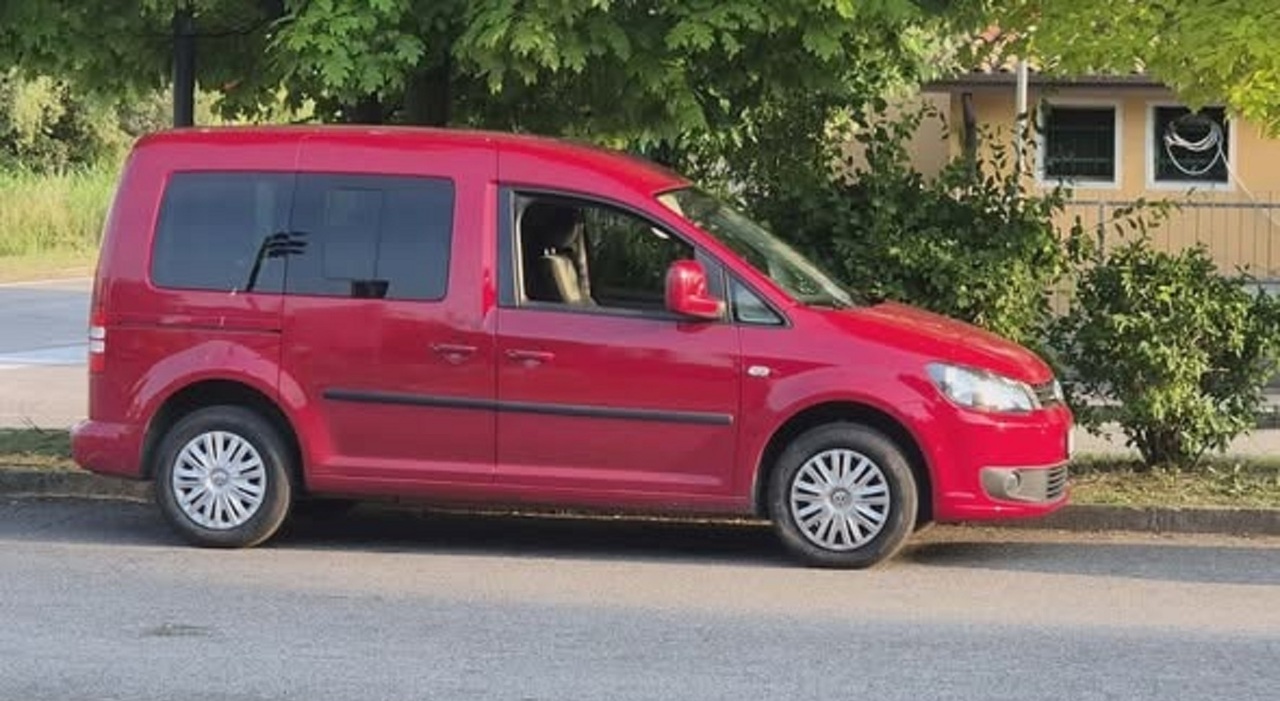 ladri rubano le torte di compleanno dei bambini dall auto lasciata con il finestrino aperto il sindaco chi 232 stato si faccia un esame di coscienza