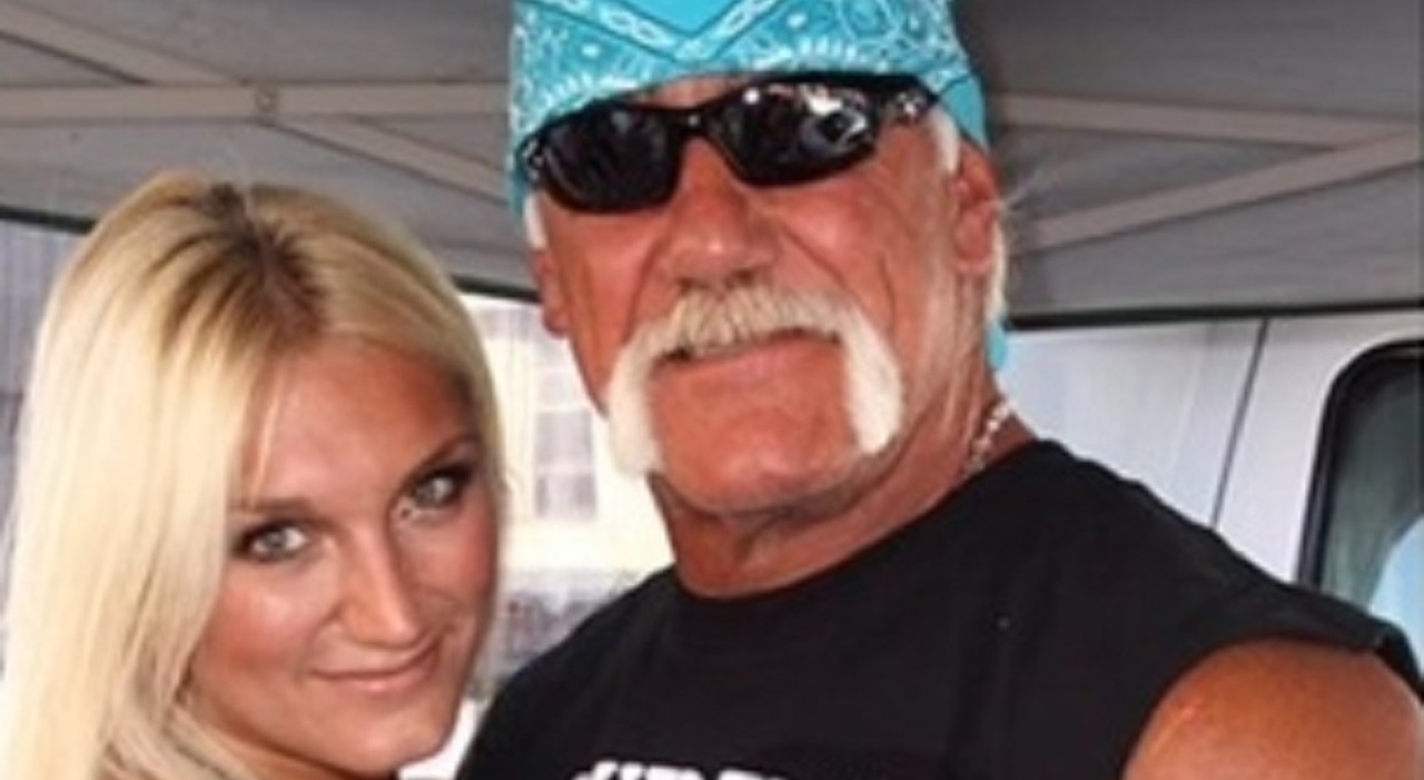https://statics.cedscdn.it/photos/MED_HIGH/2026/06/09/9582283_09101530_9000867_07090709_hulk_hogan_figlia.jpg