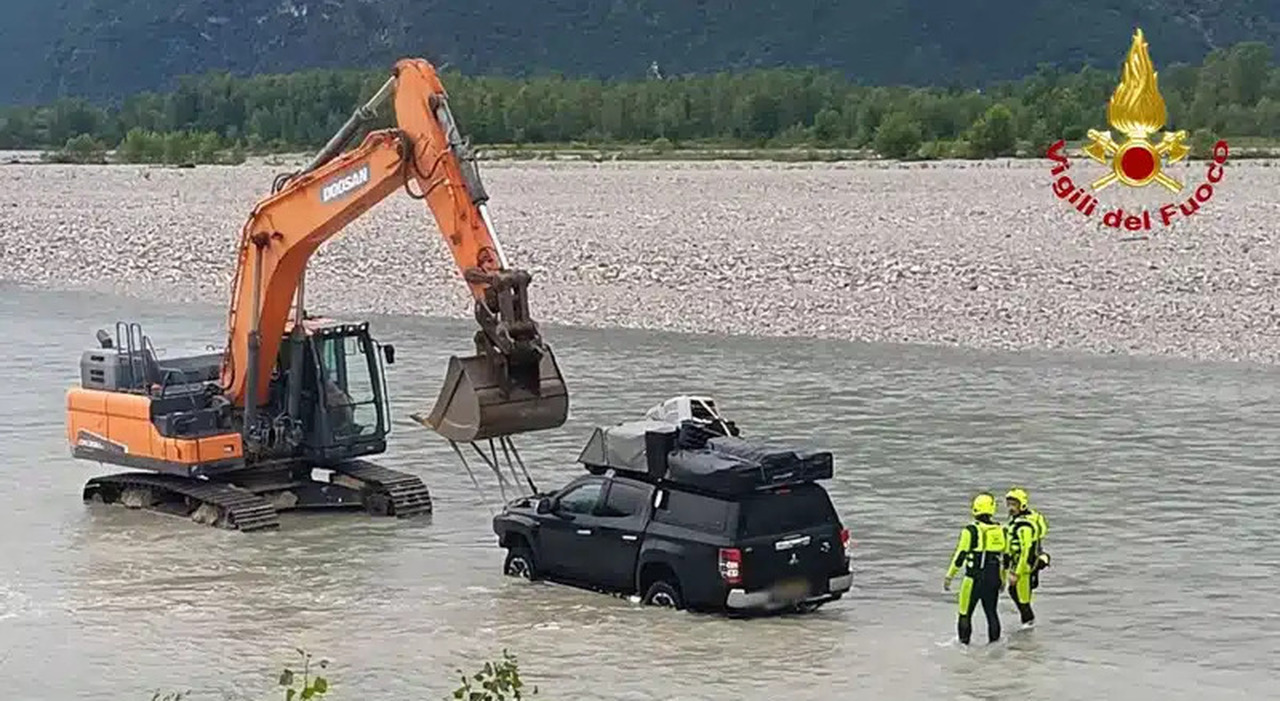 https://statics.cedscdn.it/photos/MED_HIGH/2026/06/10/9584625_10195459_osoppo_tagliamento_pick_up_fiume.jpg