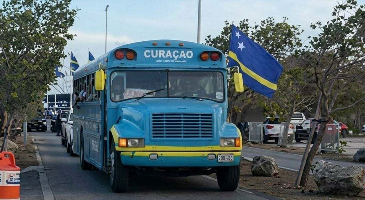 https://statics.cedscdn.it/photos/MED_HIGH/2026/06/11/9586488_11153636_curacao_scuolabus_mondiali_2026.jpg
