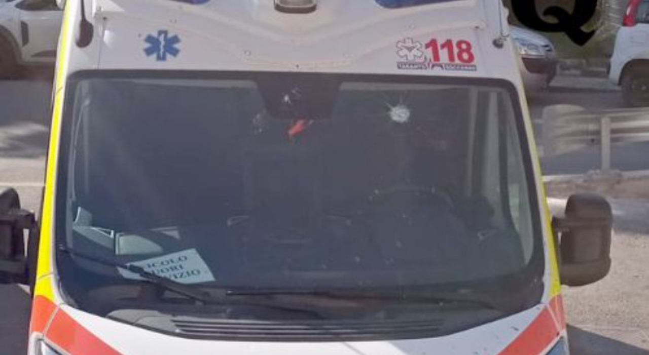 minorenne aggredisce operatori del 118 e danneggia l ambulanza da Quotidianodipuglia.it minorenne aggredisce operatori del 118 e danneggia l ambulanza