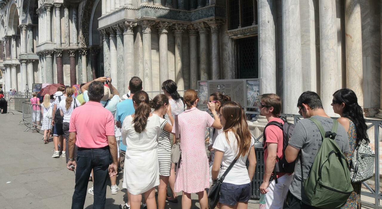 venezia e le guide turistiche furbette basta sconti raffica di multe da Ilgazzettino.it venezia e le guide turistiche furbette basta sconti raffica di multe