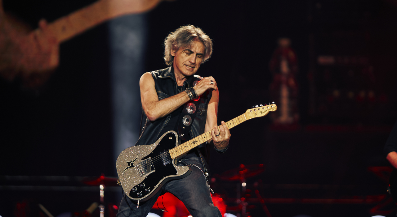 https://statics.cedscdn.it/photos/MED_HIGH/2026/06/13/9590054_13072331_luciano_ligabue_ph._maurizio_bresciani_47a1225.jpg