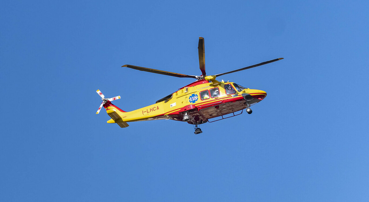 coltivatore schiacciato dal proprio trattore durante il lavoro nei campi portato in ospedale in elicottero da Ilgazzettino.it coltivatore schiacciato dal proprio trattore durante il lavoro nei campi portato in ospedale in elicottero