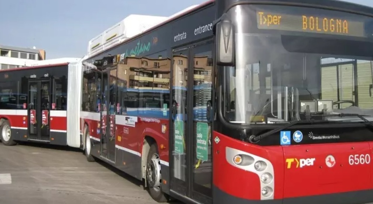 https://statics.cedscdn.it/photos/MED_HIGH/2026/06/14/9592136_14141637_bus_bologna.jpg
