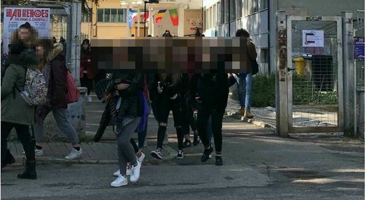 in una classe di ascoli 9 bocciati e 8 rimandati ecatombe al liceo delle scienze umane da Corriereadriatico.it in una classe di ascoli 9 bocciati e 8 rimandati ecatombe al liceo delle scienze umane