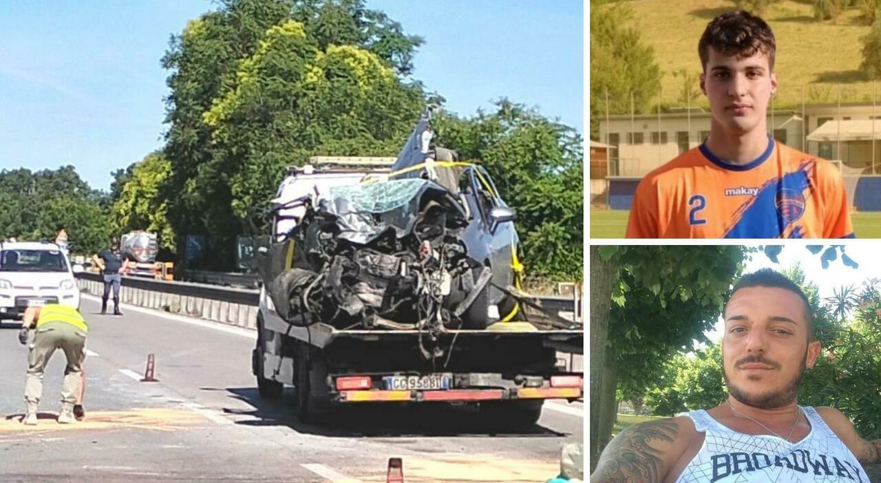 corridonia tragico frontale con l auto di cinque studenti due morti in superstrada e due feriti gravissimi da Corriereadriatico.it corridonia tragico frontale con l auto di cinque studenti due morti in superstrada e due feriti gravissimi