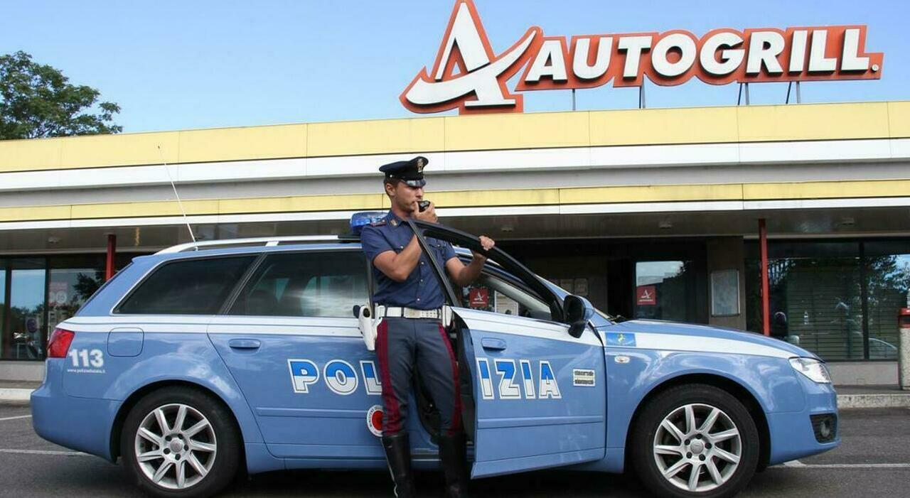 https://statics.cedscdn.it/photos/MED_HIGH/2026/06/15/9593486_15095647_bambina_dimenticata_area_servizio_autostrada_salerno.jpg