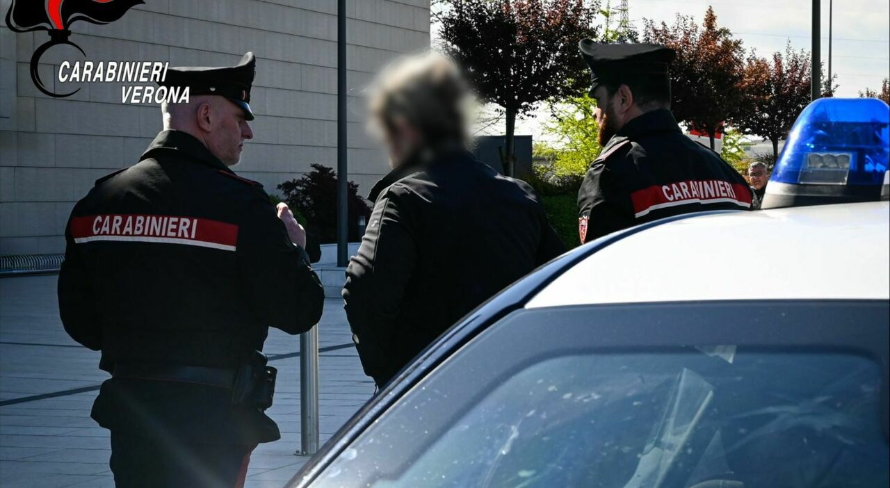 donna rapinata in strada e minacciata di morte il figlio la riconosce dal balcone e la soccorre arrestato un 31enne da Ilgazzettino.it donna rapinata in strada e minacciata di morte il figlio la riconosce dal balcone e la soccorre arrestato un 31enne