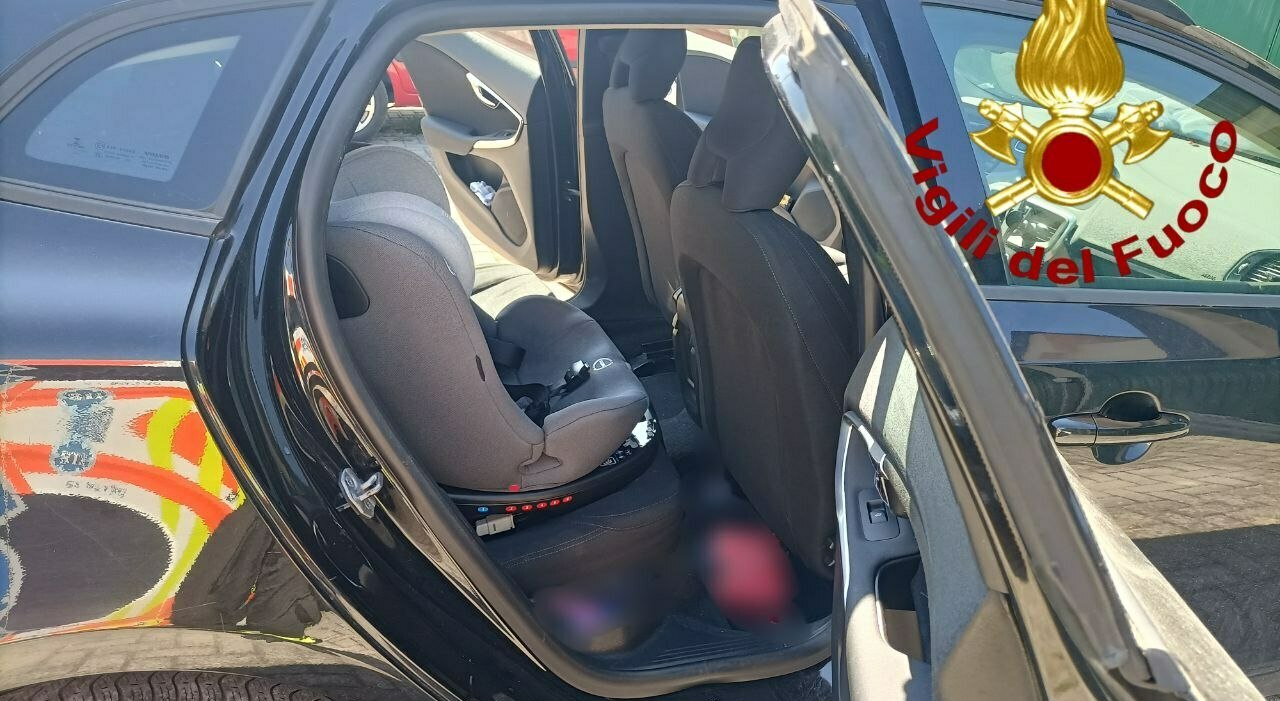https://statics.cedscdn.it/photos/MED_HIGH/2026/06/15/9593889_15133025_bambina_intrappolata_auto_sole_mamma_consigli_villanova.jpg