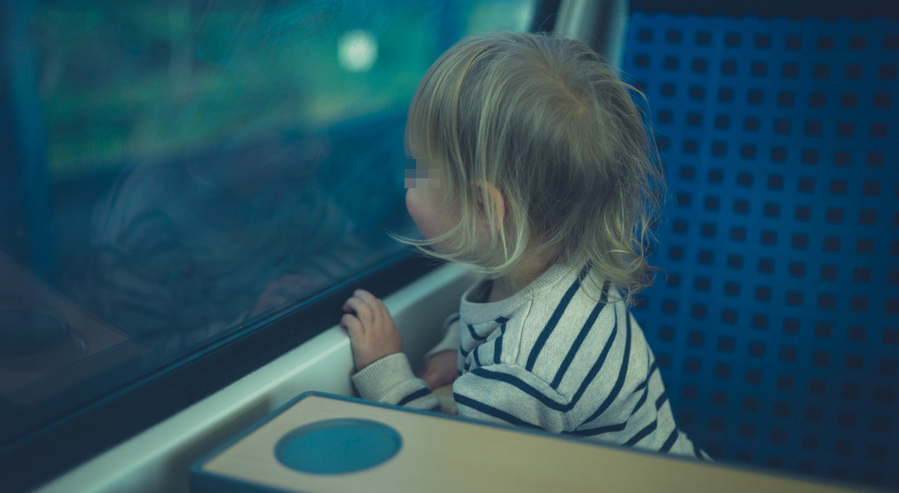 bambino straniero di 8 anni sale sul treno ma mamma e pap224 rimangono sulla banchina con i bagagli poi il lieto fine grazie a due studenti da Ilgazzettino.it bambino straniero di 8 anni sale sul treno ma mamma e pap224 rimangono sulla banchina con i bagagli poi il lieto fine grazie a due studenti