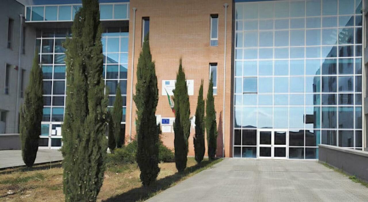 battipaglia bocciata mentre 232 in coma via allindagine sulla scuola da Ilmattino.it battipaglia bocciata mentre 232 in coma via allindagine sulla scuola