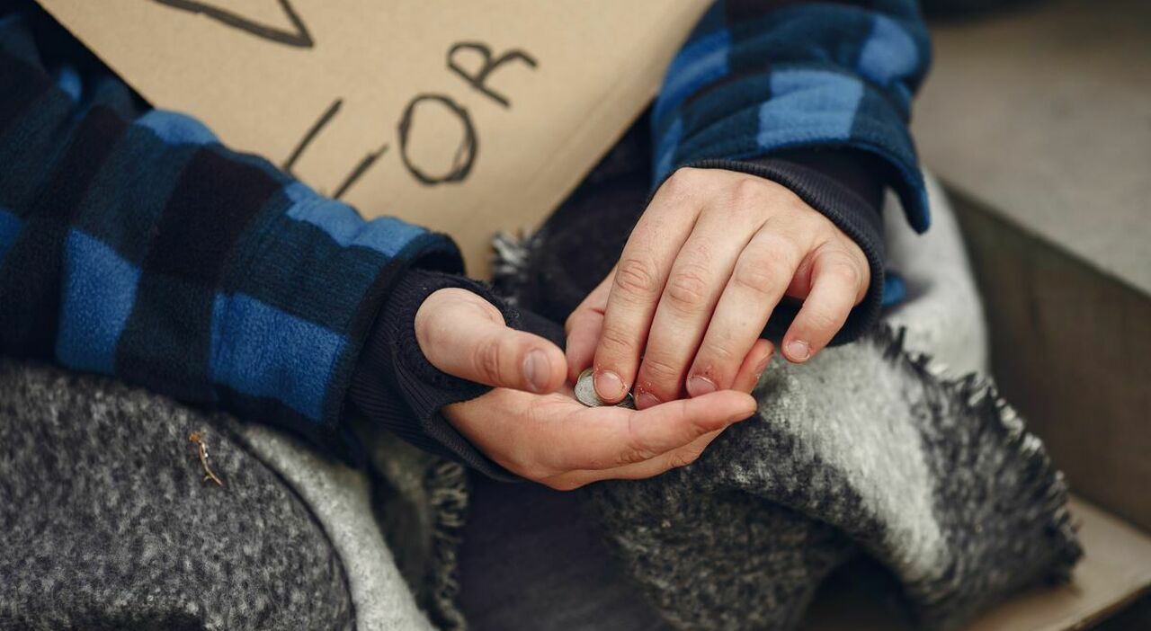 https://statics.cedscdn.it/photos/MED_HIGH/2026/06/16/9595702_16115424_rapporto_caritas_poverta_lavoratori_anziani_soli_cosa_dice.jpg