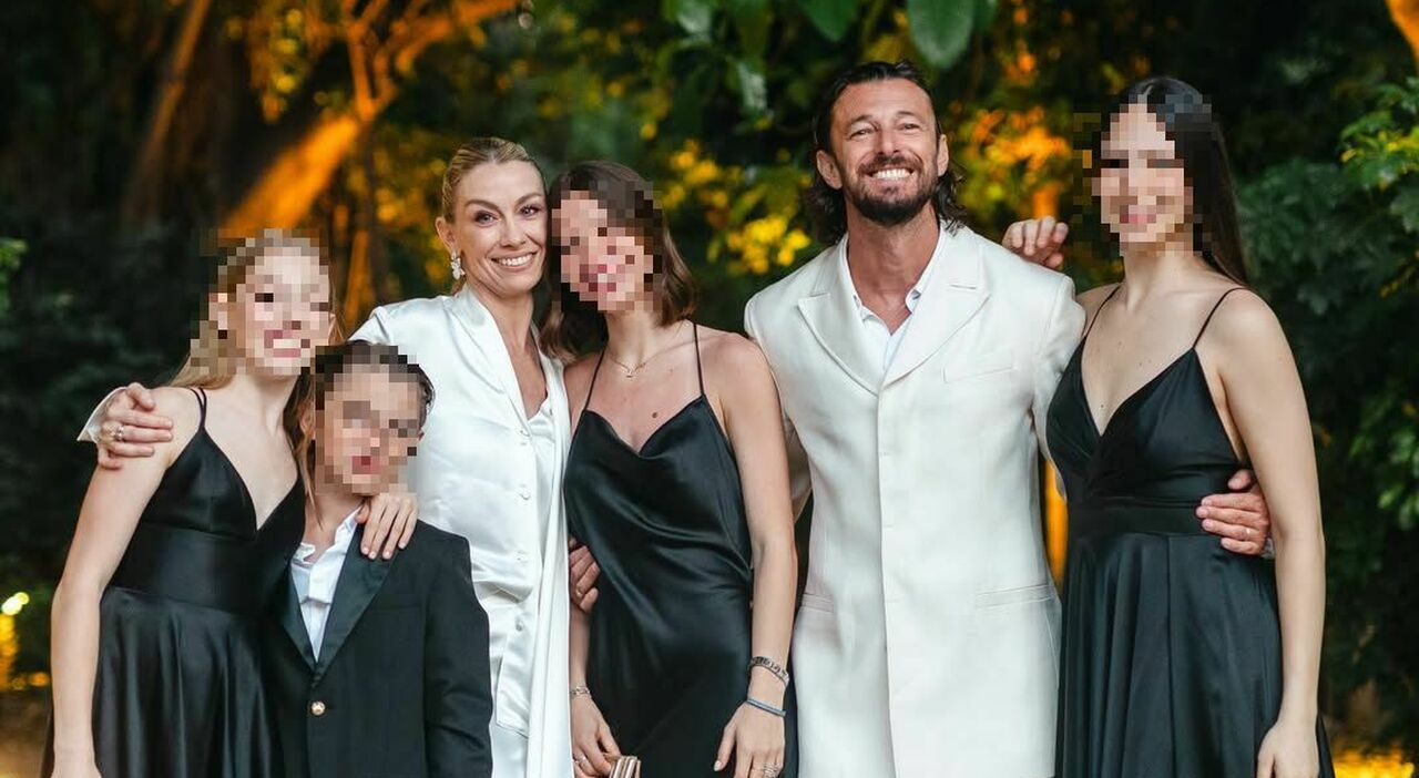 https://statics.cedscdn.it/photos/MED_HIGH/2026/06/16/9595750_16123425_il_vostro_affetto_ha_reso_tutto_ancora_piu_speciale._grazie_di_cuore_e_stato_meraviglioso._rocc_censored.jpg
