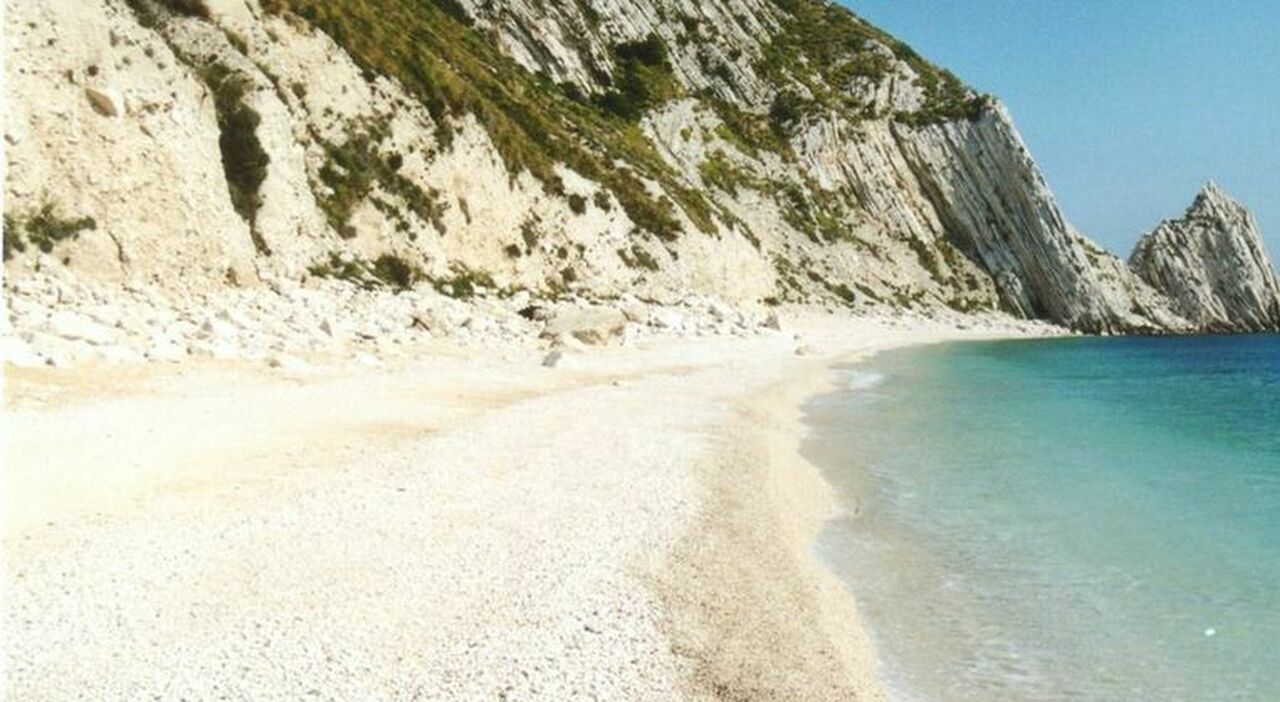 https://statics.cedscdn.it/photos/MED_HIGH/2026/06/17/9597767_17104633_spiagge_piu_belle_italia_quali_sono.jpg