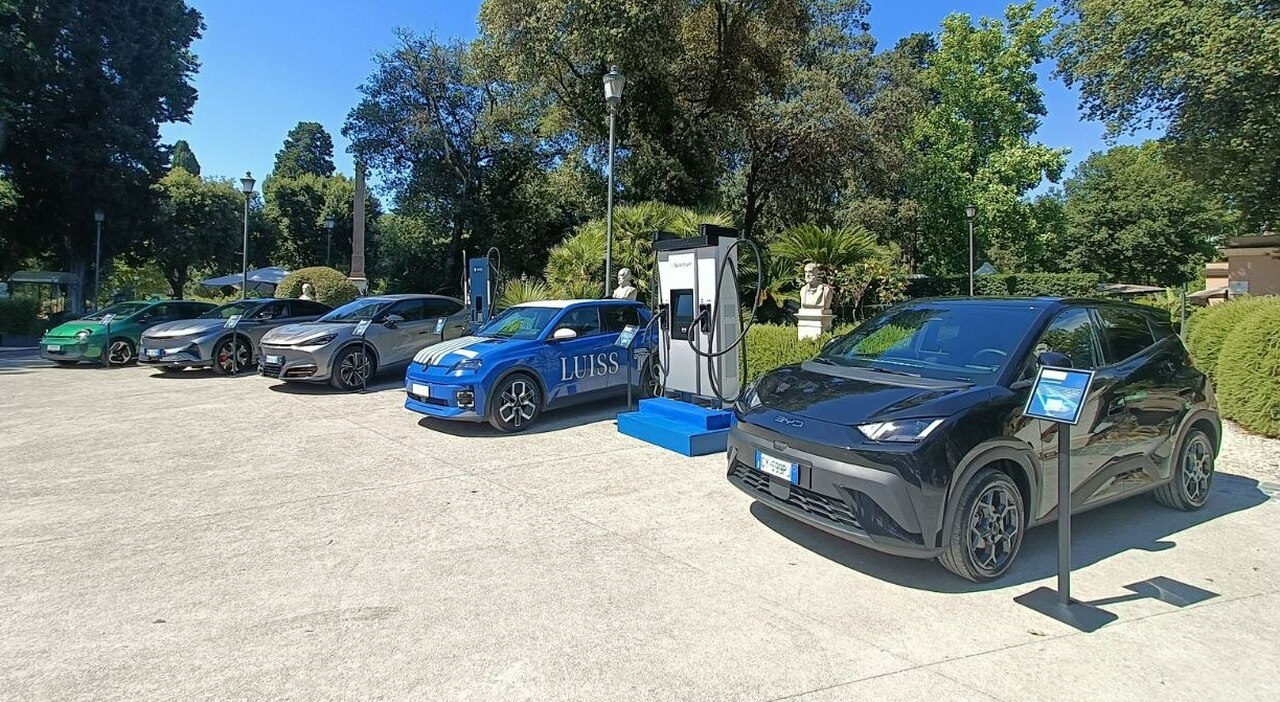 Le auto elettriche esposte alla Casina Valadier