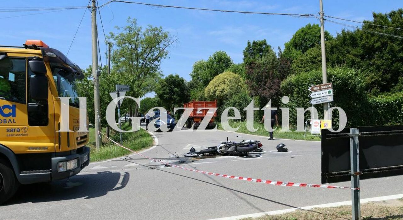 motociclista si schianta contro un trattore giacomo gobbo muore a 20 anni da Ilgazzettino.it motociclista si schianta contro un trattore giacomo gobbo muore a 20 anni