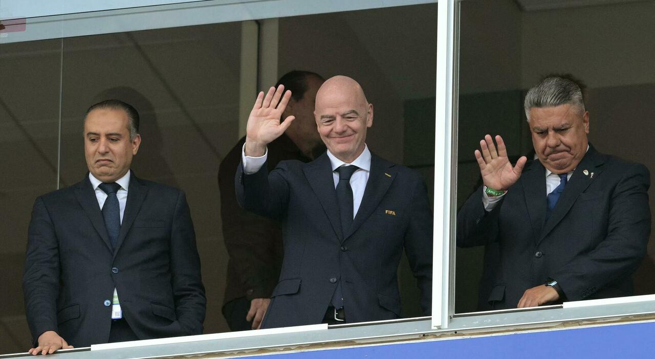 come fa infantino a vedere tutte le partite dei mondiali i jet privati di lusso gli hotel e le ire ambientaliste il piano del numero uno del calcio da Ilmessaggero.it come fa infantino a vedere tutte le partite dei mondiali i jet privati di lusso gli hotel e le ire ambientaliste il piano del numero uno del calcio