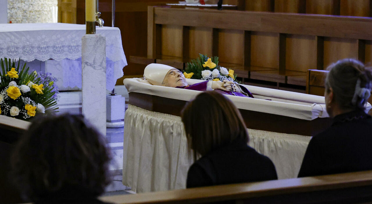 https://statics.cedscdn.it/photos/MED_HIGH/2026/06/18/9600471_18153733_ruini_funerali_cardinale_basilica_san_pietro_papa_leone_fratello_saggio_reggio_emilia_seconda_cerimonia_tomba_famiglia_oggi.jpg