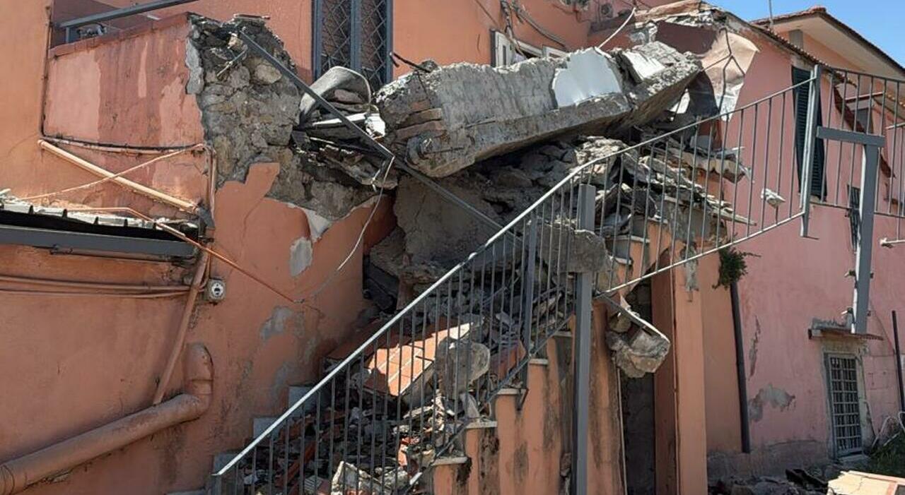 ercolano crolla un edificio in via niglio madre e figlio tratti in salvo da Ilmattino.it ercolano crolla un edificio in via niglio madre e figlio tratti in salvo