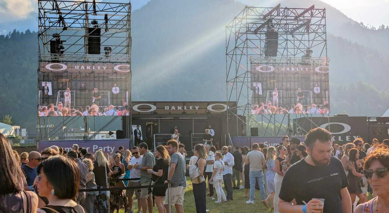 luxottica il summer party entra nel vivo pinguini tattici nucleari super ospiti e il men249 di benvenuto per gli invitati da Ilgazzettino.it luxottica il summer party entra nel vivo pinguini tattici nucleari super ospiti e il men249 di benvenuto per gli invitati