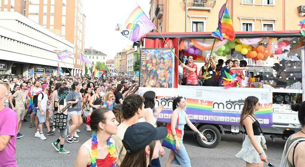 pride a rovigo il sindaco cittadin costretti a subire un esibizionismo inutile che non ci fa crescere da Ilgazzettino.it pride a rovigo il sindaco cittadin costretti a subire un esibizionismo inutile che non ci fa crescere