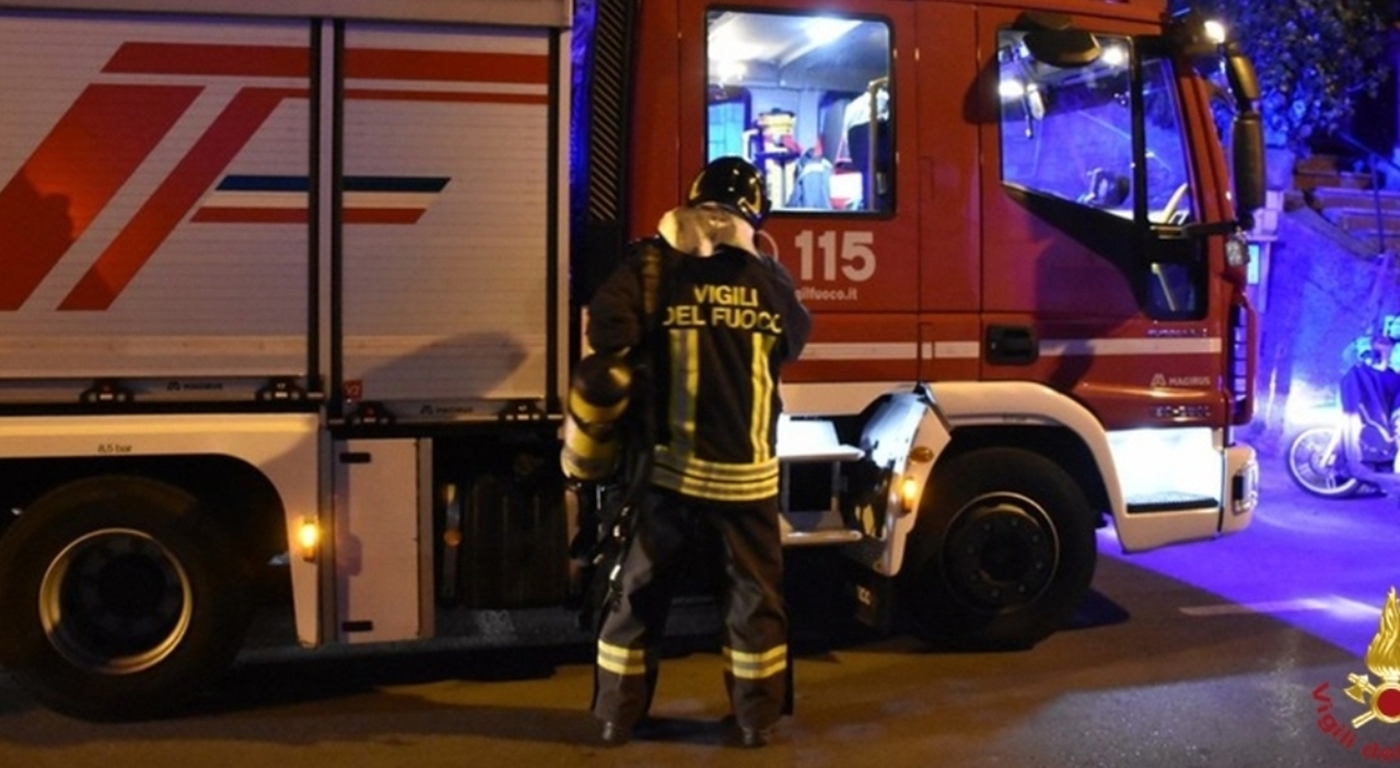 furioso incendio in un abitazione di via goldoni in fiamme il tetto un ferito da Ilgazzettino.it furioso incendio in un abitazione di via goldoni in fiamme il tetto un ferito
