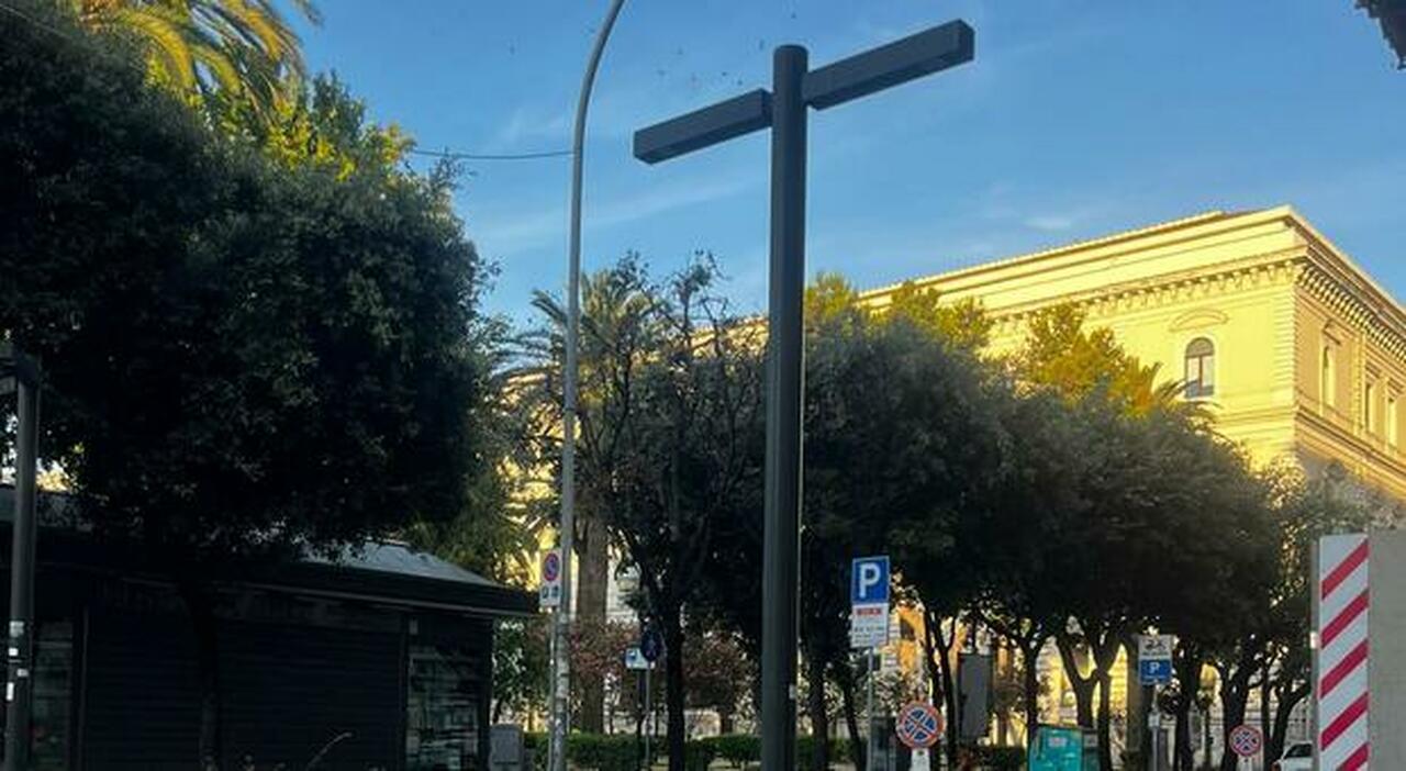 piazza umberto torna la paura rissa e panchine danneggiate da Quotidianodipuglia.it piazza umberto torna la paura rissa e panchine danneggiate
