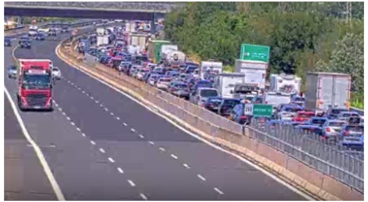 incidente mortale in a14 all altezza di numana coda di 3 km notizia in aggiornamento da Corriereadriatico.it incidente mortale in a14 all altezza di numana coda di 3 km notizia in aggiornamento