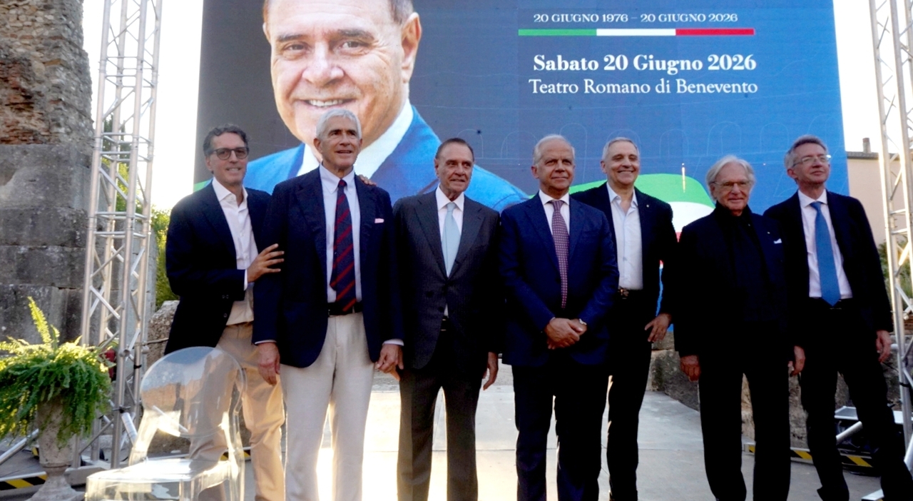 clemente mastella i 50 anni in politica al teatro romano di benevento momento pi249 bello quando tutto 232 iniziato da Ilmattino.it clemente mastella i 50 anni in politica al teatro romano di benevento momento pi249 bello quando tutto 232 iniziato