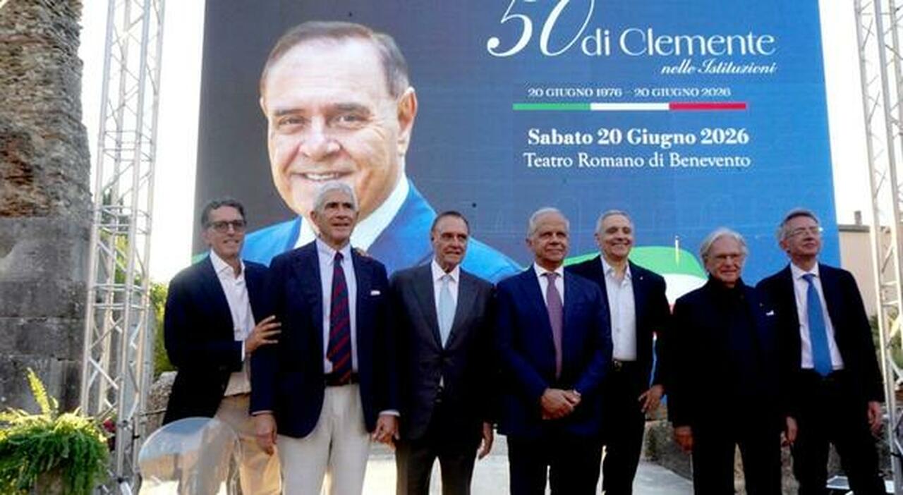 i 50 anni in politica di clemente mastella tra amarcord e futuro festa di amici e musica da Ilmattino.it i 50 anni in politica di clemente mastella tra amarcord e futuro festa di amici e musica