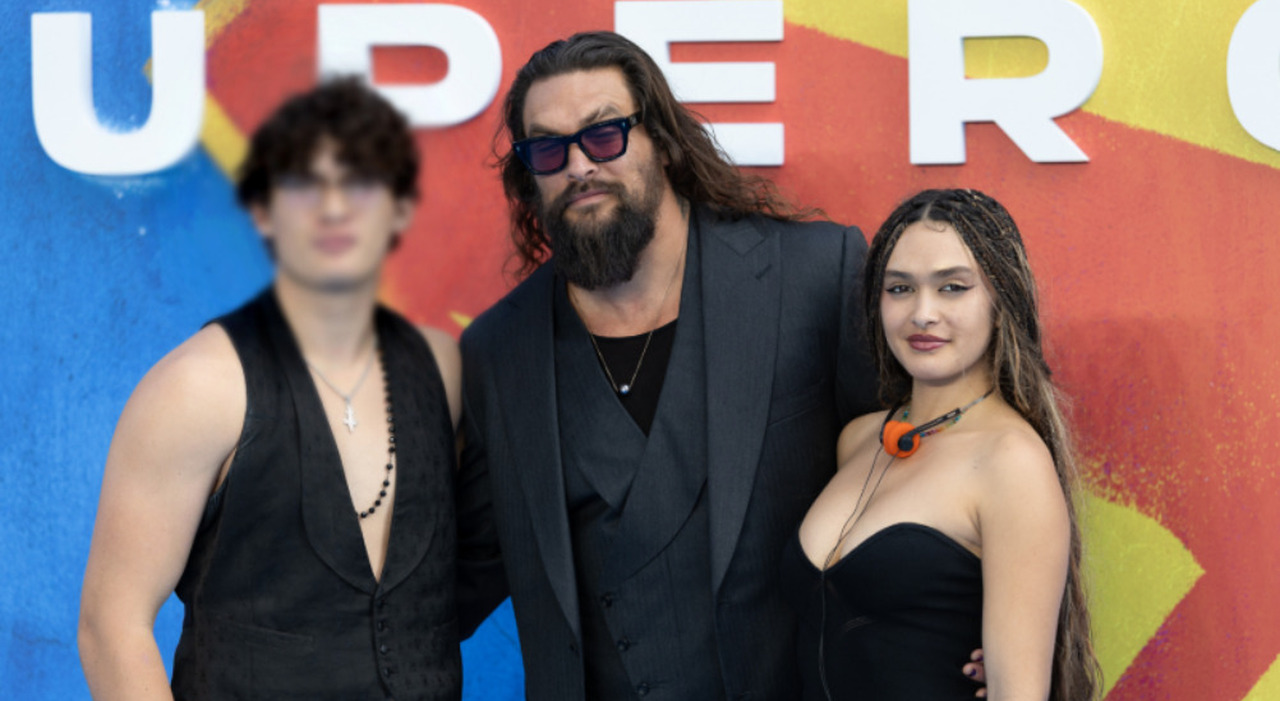 https://statics.cedscdn.it/photos/MED_HIGH/2026/06/21/9606116_21164956_foto_momoa_sfocata.jpg