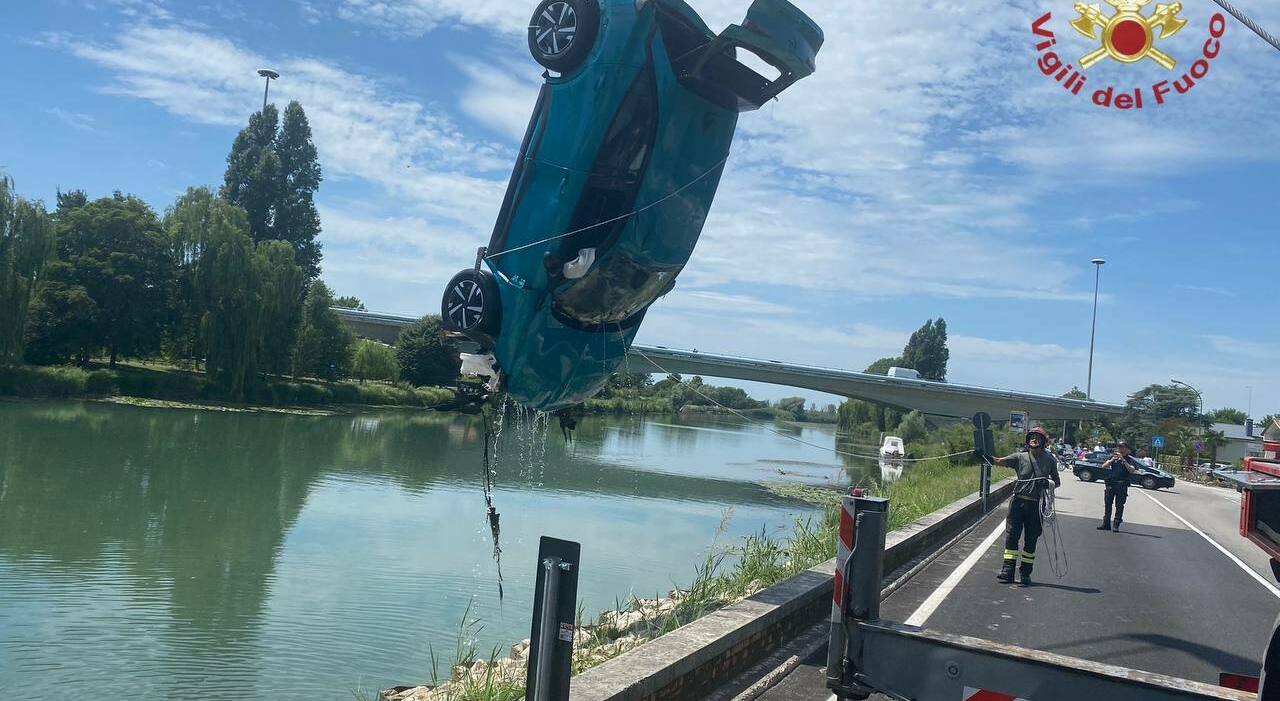 nicol242 luca salmoirago morto nell auto inabissata nel sile il weekend a jesolo con gli amici per festeggiare i 24 anni la notte al muretto poi la tragedia da Ilgazzettino.it nicol242 luca salmoirago morto nell auto inabissata nel sile il weekend a jesolo con gli amici per festeggiare i 24 anni la notte al muretto poi la tragedia