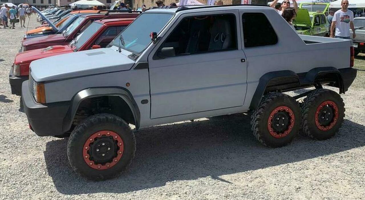 Un'originale Panda a sei ruote