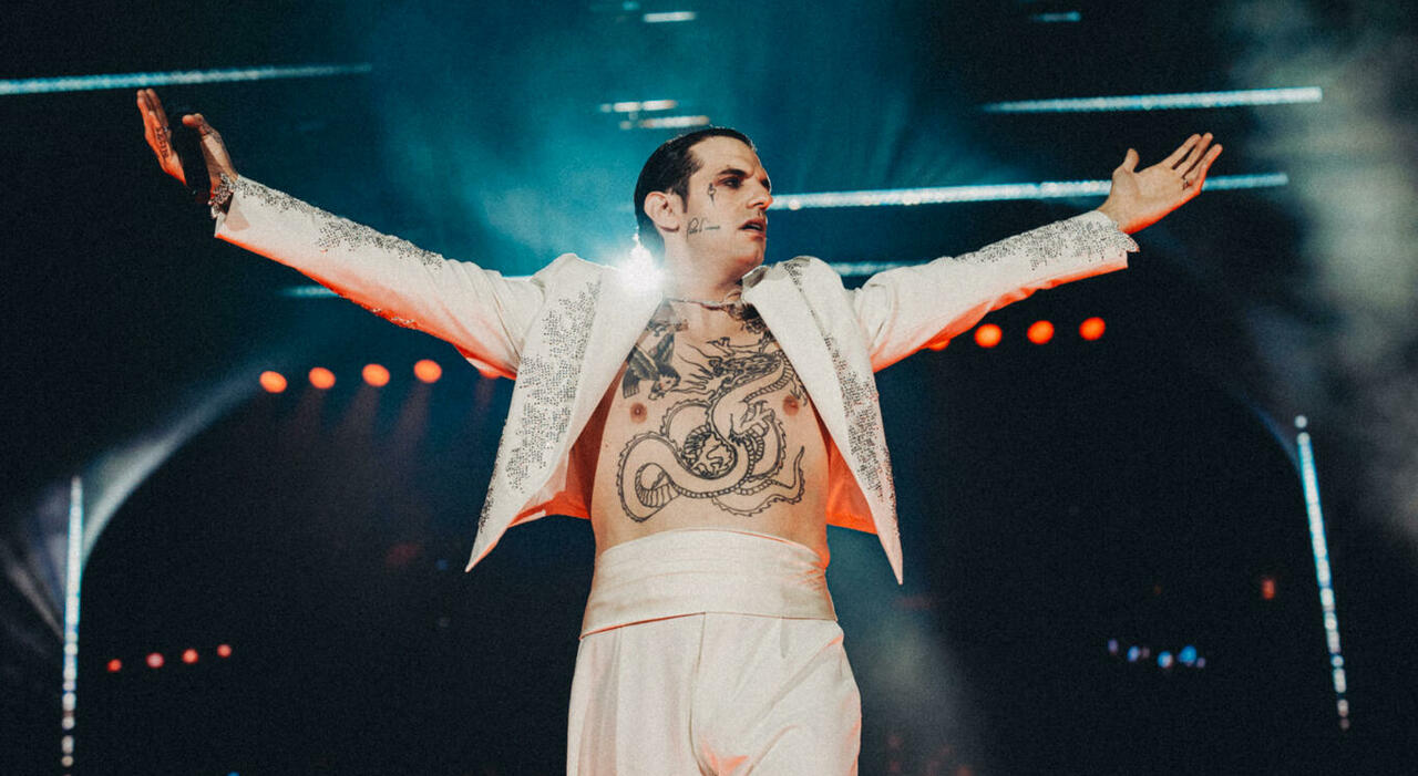 https://statics.cedscdn.it/photos/MED_HIGH/2026/06/23/9609449_23115803_achille_lauro_roma_tim_summer_hits_olimpico_2027_sold_out.jpg
