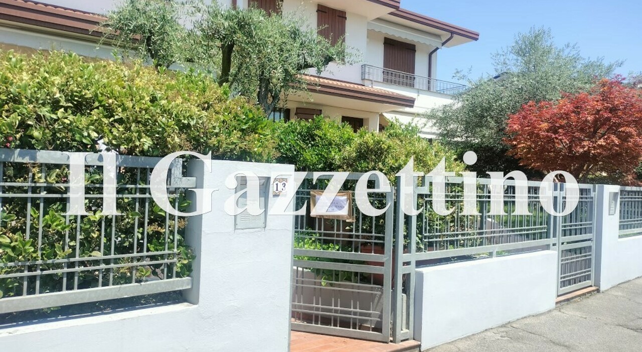 marito e moglie trovati feriti in casa lei era a letto priva di sensi lui in stato confusionale indagini a tutto campo per chiarire il giallo da Ilgazzettino.it marito e moglie trovati feriti in casa lei era a letto priva di sensi lui in stato confusionale indagini a tutto campo per chiarire il giallo
