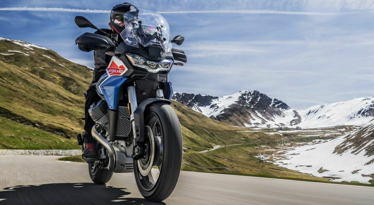 Aprilia e Moto Guzzi, con l'Italian Demo Ride Tour test ride gratuiti sulle strade alpine del Sestriere il 27 e 28 giugno