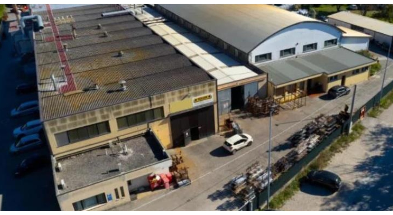 incidente sul lavoro a fano muore a 62 anni cadendo per 7 metri dal tetto della polver da Corriereadriatico.it incidente sul lavoro a fano muore a 62 anni cadendo per 7 metri dal tetto della polver