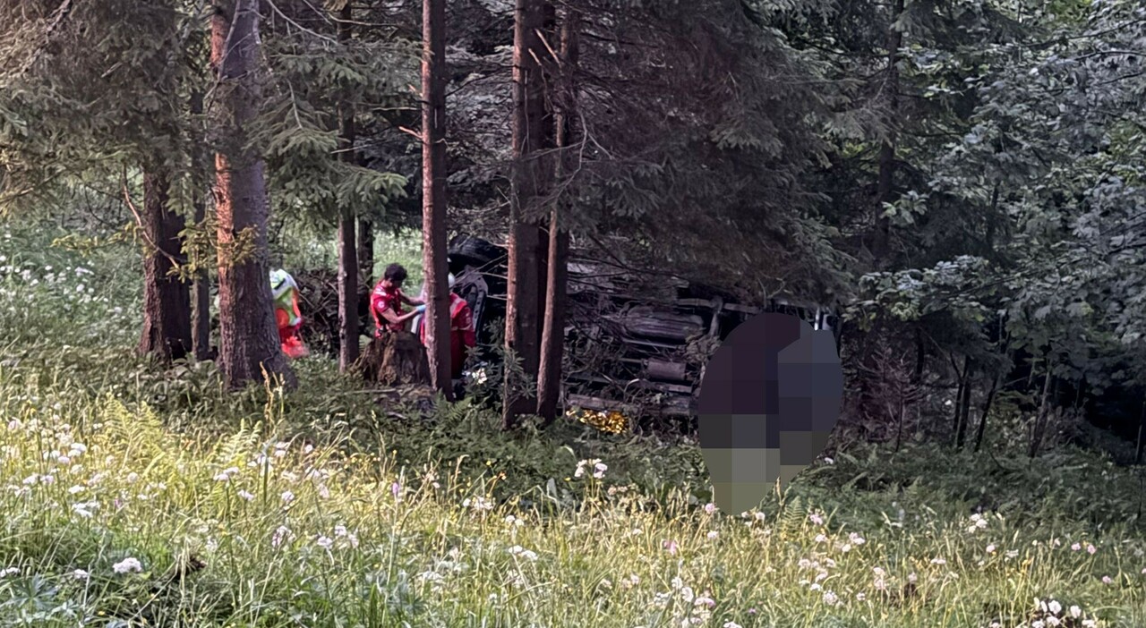 muore nell auto precipitata nella scarpata il corpo ritrovato dal marito stava cercando la moglie perch233 non era tornata a casa da Ilgazzettino.it muore nell auto precipitata nella scarpata il corpo ritrovato dal marito stava cercando la moglie perch233 non era tornata a casa